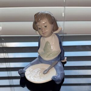 Nao by Lladro porcelain figurine “I’m full”